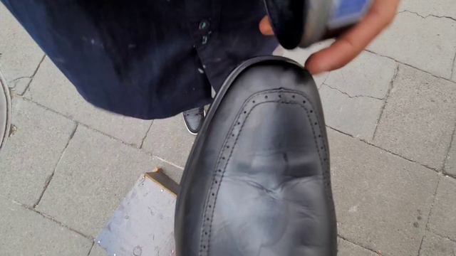 🔥 FIRE SHOE SHINE on STREET (Shining Shoes SINCE AGE 13!) 18 yr old "Fernando" 🇲🇽 Mexico City ASMR смотреть онлайн