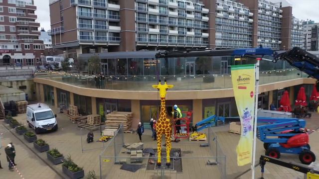 Opbouw LEGO giraffe voor entree LDC Scheveningen door AmstelvlietBouw ®