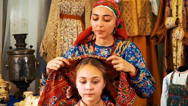 Как правильно носить платок смотреть онлайн