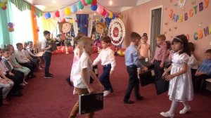Танец с портфелями в Детском Саду