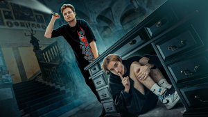 ЭКСТРЕМАЛЬНЫЕ ПРЯТКИ В ОГРОМНОМ ДОМЕ СО СТРИМЕРАМИ!