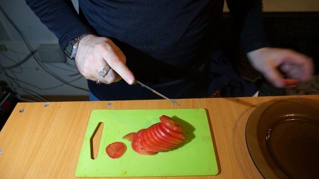 Тестируем столовый нож VICTORINOX! Testing the VICTORINOX table knife! смотреть онлайн