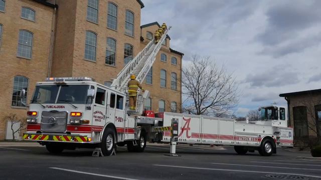 Fire Truck For Children | Truck Tunes For Kids | Twenty Trucks Channel | Hook And Ladder Truck