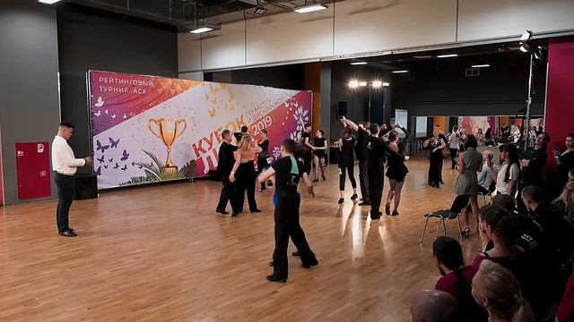 Кубок Лета 2019 E класс 1:8 1 заход общий танец слева смотреть онлайн