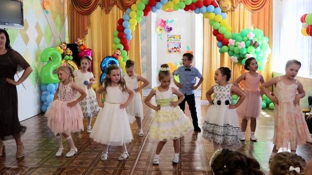 Выпускной в детском саду | Выпускной утренник | Английская песня [Студия Отражение - VideoReflex] смотреть онлайн