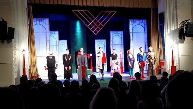 В Запорожском ТЮЗе спектакль «Примадонны» смотреть онлайн