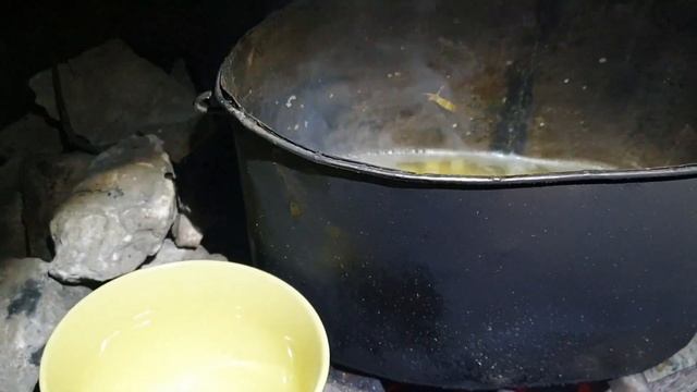 Уха из свежих окуней, отдых и рыбалка на природе смотреть онлайн