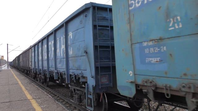 Электровоз ВЛ80С-963 с грузовым поездом смотреть онлайн