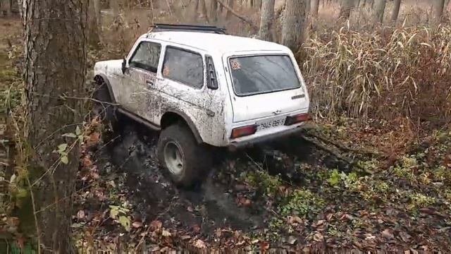 Isuzu Vechicross, Niva 2121,Chevrolet Niva поехали кататься. смотреть онлайн