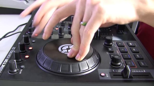 Review: Traktor Kontrol S2 by Native Instruments [Making of Christmix Christmas Dubstep] смотреть онлайн