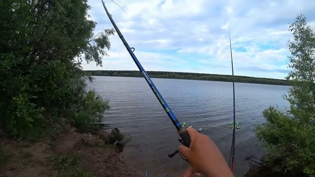 ОТДЫХАЮ ОТ РЫБАЛКИ, НА РЫБАЛКЕ! ЖИВУ НА ВОЛГЕ В ПАЛАТКЕ \ ЖАРЕНЫЙ КАРАСЬ НА УЖИН, ЛЕЩ С 20-И МЕТРОВ смотреть онлайн