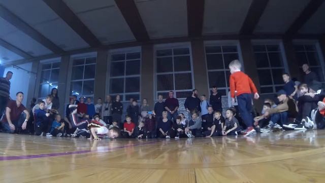 Bboy Volchok vs Fenix 1/2 смотреть онлайн