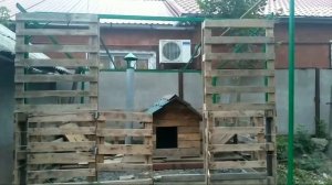 Как сделать вольер?что можно сделать из поддонов?Вольер из поддонов очень круто,дёшиво и быстро.