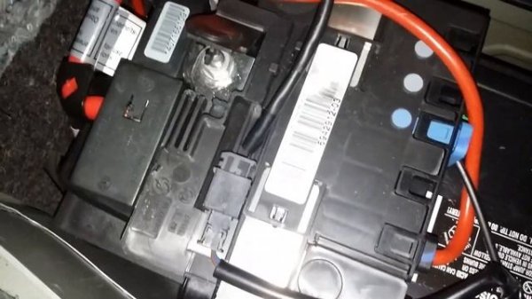 BMW 325I 2005 BATTERY REPLACEMENT