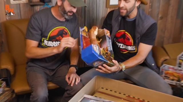 Jurassic World: UNBOXED! смотреть онлайн