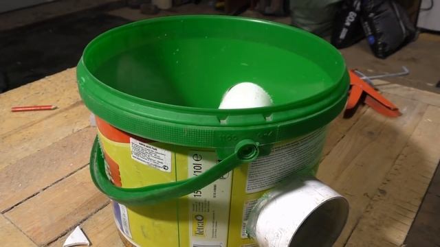 Кормушка для кур несушек на неделю своими руками, что бы не разбрасывали смотреть онлайн