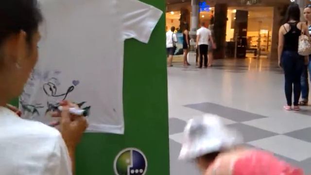 Акция мегафона. Мне раскрашивают майку! Я - просто Мария! смотреть онлайн