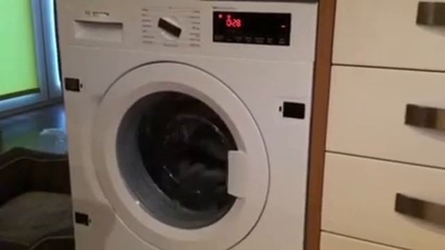 Bosch Serie 8 WIW28500GB Intergrated 8kg Washing Machine