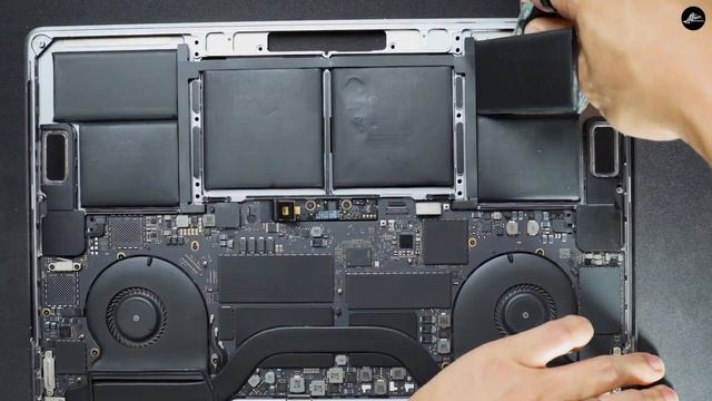 เปลี่ยนแบตเตอรี่ Macbook Pro 2018 ขนาด 15" จอ Retina Display Touch Bar A1990 Mid2018-2019 ด้วยตัวเอ смотреть онлайн