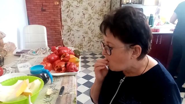 В ДЕРЕВНЕ! УРОЖАЙ!НАС УГОСТИЛИ ДОБРЫЕ ЛЮДИ. смотреть онлайн