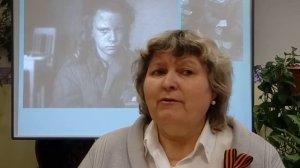 Стихотворение Девочка играет на рояле.Читает Кичигина Е.А.