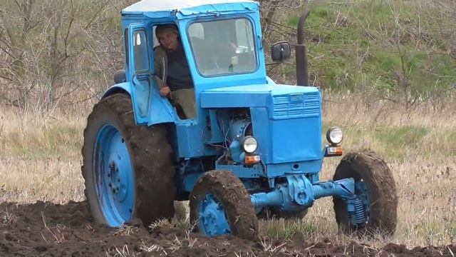 Весенняя Вспашка Трактором Т - 40 АМ и Плугом 2х35 ! смотреть онлайн