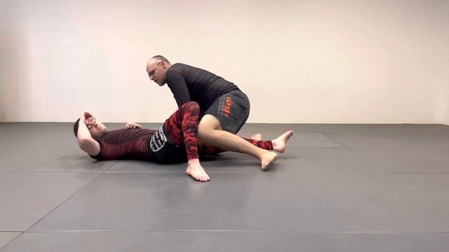 The half guard sweep so easy it works every time: The giggler/twist sweep смотреть онлайн