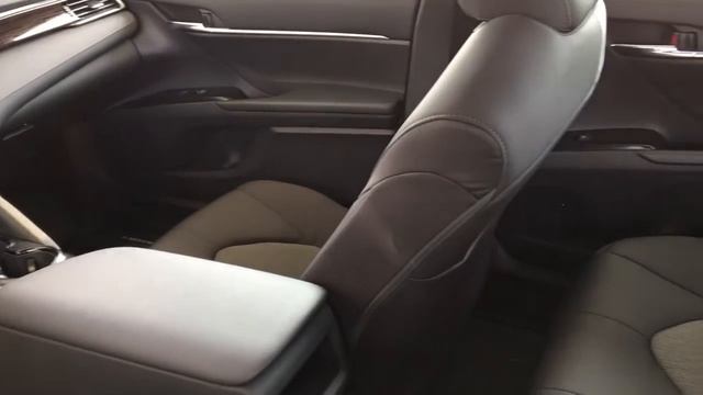 2020 Toyota Camry LE Hybrid Super White смотреть онлайн