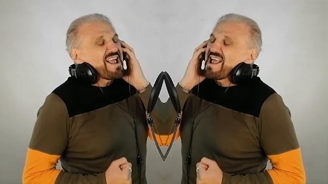 Анатолий Алешин исполняет песню 