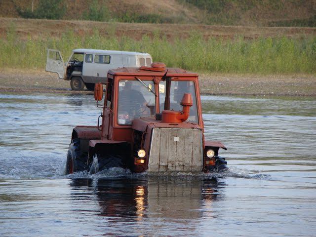 Tractor T-150 swimming  Чуть не утопили Т-150 в реке