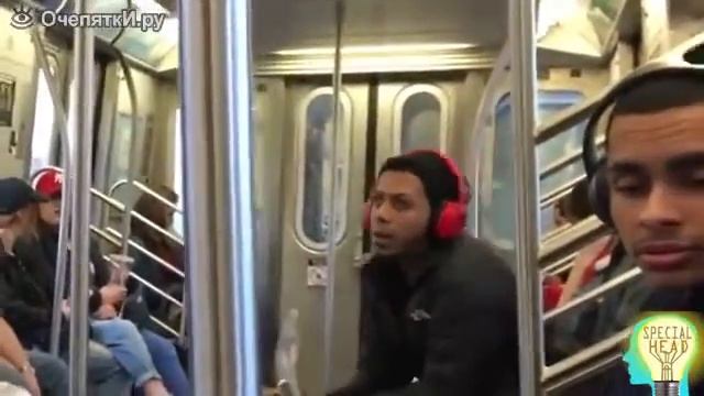 Старец медитирует в воздухе, Elder meditating in the air смотреть онлайн