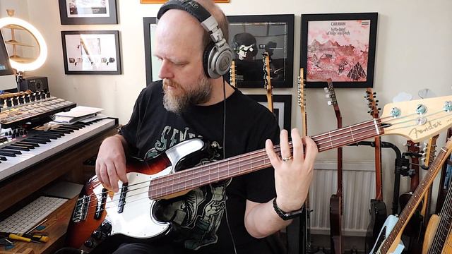 Fender Player Jazz Fretless Bass Three Colour Sunburst - Review and Demo смотреть онлайн