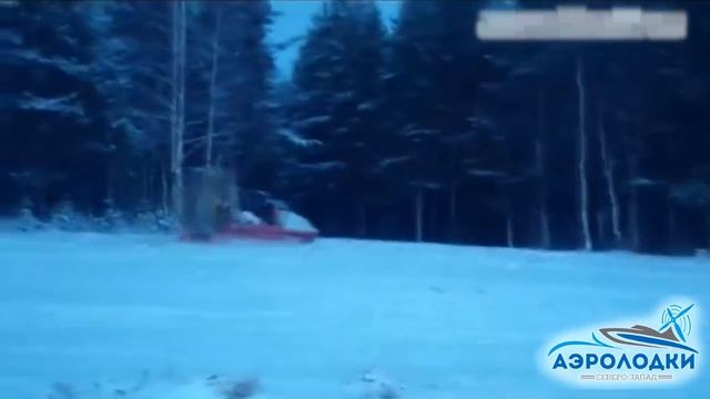 Аэролодка  Ижора на снегу в зимнем лесу