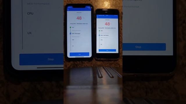 IPhone SE VS IPhone XR Benchmark test смотреть онлайн