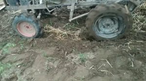 Вспашка огорода минитрактором из мотоблока