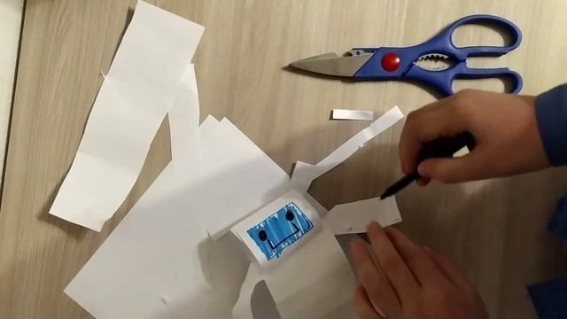 Саша делает объемного робота из бумаги смотреть онлайн