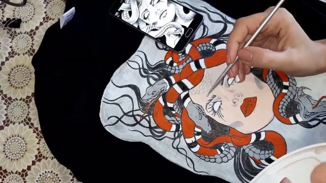 Роспись по одежде. Рисую на чёрной майке медузу гаргону Gucci. смотреть онлайн