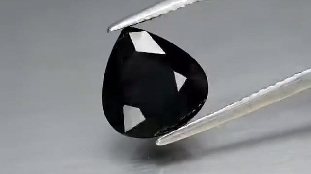 Натуральный черный сапфир 5.79 ct 10.5x10mm смотреть онлайн