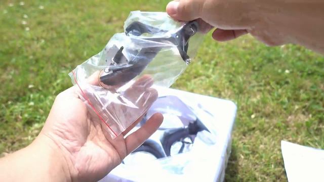 Utoghter 69601 Drone with 720P Camera - RC Quadcopter - Unboxing (Video) смотреть онлайн