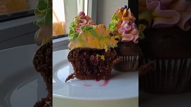 РАДУЖНЫЕ КАПКЕЙКИ С ВИШНЕЙ ? смотреть онлайн