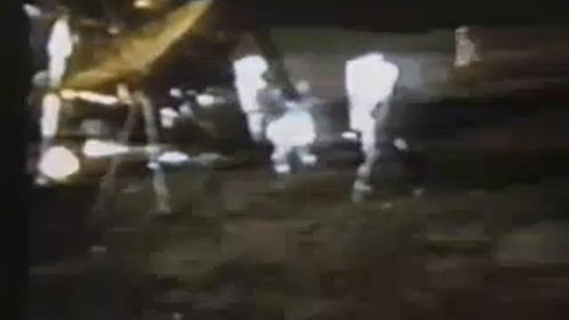 Алан Шепард играет в лунный гольф смотреть онлайн