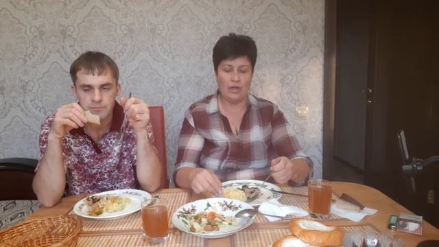 МУКБАНГ ☕в рЭсторани? смотреть онлайн