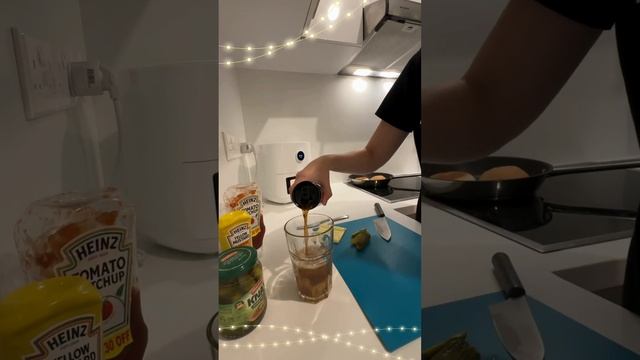 Чизбургер с котлетой из индейки в аэрогриле Xiaomi смотреть онлайн