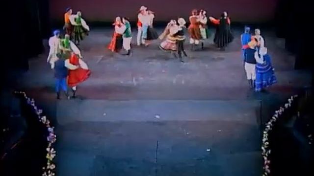 Syrena Polish Folk Dance Ensemble: Chodzony and Oberek 2003 смотреть онлайн