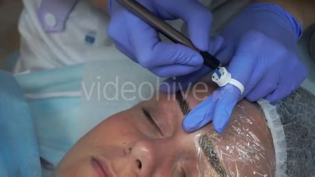 Hands Beautician Makes Procedure Patient Draws Eyebrows Mikrobleyding Client Permanent Tattoo, смотреть онлайн