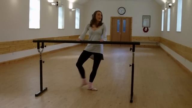 Ballet Intermediate Level - Barre Petit battement/Frappe смотреть онлайн