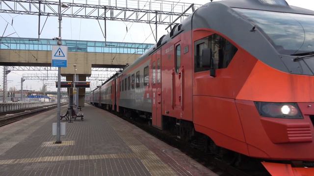 Электропоезд ЭП3Д-0023 отправляется со станции Ростов-Главный смотреть онлайн