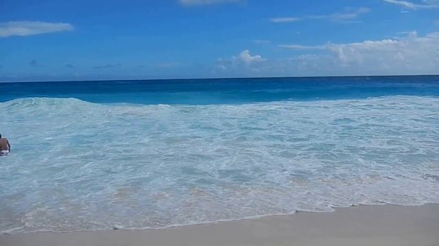 Сейшелы, Индийский океан, остров Маэ, опасный пляж Анс Интенданс ( Anse Intendanse) смотреть онлайн