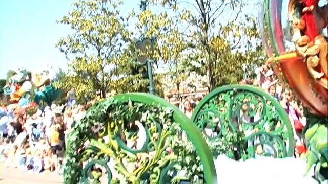 Disney Parade (Disneyland Resort Paris 06/2006) смотреть онлайн