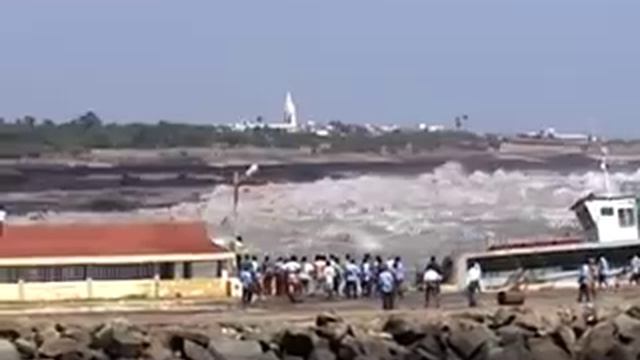 Tsunami at Kanyakumari, Tamil Nadu, India, Boxing Day 2004: video 1 смотреть онлайн